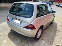 Usata Lancia Ypsilon 60 CV (44 kW) 2002 Argento Utilitaria