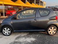 Usata Toyota Aygo 68 CV (50 kW) 2006 Grigio Utilitaria