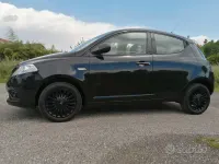 Usata Lancia Ypsilon Silver 69 CV (50 kW) 2017 Nero Utilitaria