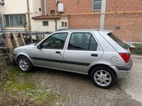 Usata Ford Fiesta Zetec 75 CV (55 kW) 1999 Grigio Berlina