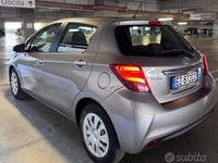Usata Toyota Yaris Active 69 CV (50 kW) 2015 Grigio Utilitaria