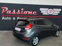 Usata Ford Fiesta 95 CV (69 kW) 2016 Grigio Utilitaria