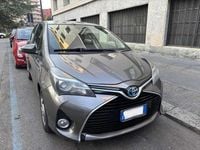 Usata Toyota Yaris Hybrid Active 73 CV (53 kW) 2017 Grigio Berlina