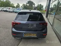 Usata VW Polo R-line 95 CV (69 kW) 2022 Grigio Utilitaria