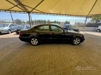 Usata Mercedes E220 Classic 150 CV (110 kW) 2004 Nero Berlina