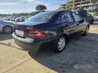 Usata Mercedes C200 Classic 122 CV (89 kW) 2006 Blu Berlina