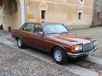 Usata Mercedes E280 108 CV (79 kW) 1976 Marrone Berlina