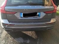 Usata Volvo V60 CC 190 CV (139 kW) 2019 Blu Station wagon
