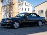 Usata Mercedes E300 AMG 220 CV (161 kW) 1993 Nero Cabrio
