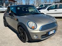 Usata Mini Cooper D 109 CV (80 kW) 2007 Oro Utilitaria