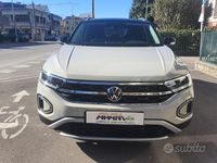 Usata VW T-Roc R-line 150 CV (110 kW) 2023 Bianco SUV