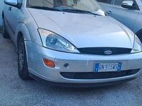 Usata Ford Focus Ghia 90 CV (66 kW) 2000 Grigio Berlina