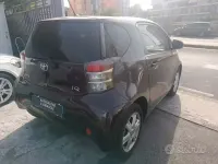 Begagnad Toyota iQ 68 HK (50 kW) 2009 Röd Halvkombi