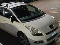 Usado Peugeot 5008 112 CV (82 kW) 2013 Blanco Monovolumen