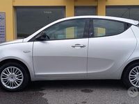 Usata Lancia Ypsilon 70 CV (51 kW) 2014 Argento Utilitaria