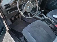 Begagnad BMW 324 86 HK (63 kW) 1988 Vit Sedan