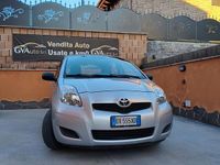 Usata Toyota Yaris Sol 101 CV (74 kW) 2009 Grigio Utilitaria