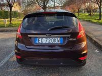 Usata Ford Fiesta Titanium 95 CV (69 kW) 2010 Rosso Utilitaria