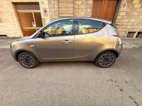 Usata Lancia Ypsilon Gold 69 CV (50 kW) 2022 Argento Utilitaria
