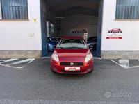Usata Fiat Grande Punto Active 77 CV (56 kW) 2005 Rosso Utilitaria