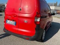 Usata Ford Courier 75 CV (55 kW) 2017 Rosso Monovolume