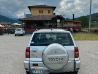 Usata Toyota RAV4 116 CV (85 kW) 2004 Grigio SUV