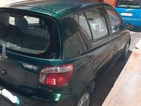 Usata Toyota Yaris Sol 68 CV (50 kW) 1999 Verde Berlina