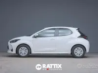 Ny Toyota Yaris Hybrid Active 92 HK (67 kW) 2026 Vit Sedan