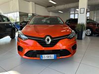 Używany Renault Clio V Business 67 KM (49 kW) 2023 Pomarańczowy Sedan/Limuzyna