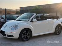 Usata VW New Beetle 105 CV (77 kW) 2006 Bianco Utilitaria