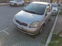 Usata Toyota Yaris 65 CV (47 kW) 2005 Grigio Berlina