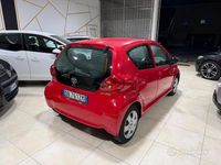 Usata Toyota Aygo 67 CV (49 kW) 2007 Rosso Utilitaria