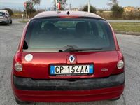 Usata Renault Clio II Dynamique 65 CV (47 kW) 2004 Rosso Berlina