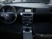 Usata Volvo V60 Kinetic 115 CV (84 kW) 2015 Nero Station wagon