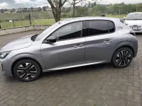 Usata Peugeot 208 Allure 101 CV (74 kW) 2025 Grigio Utilitaria
