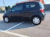 Usata Toyota Yaris 68 CV (50 kW) 2003 Nero Berlina