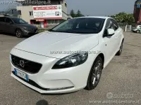 Usata Volvo V40 Ocean Race 150 CV (110 kW) 2015 Bianco perlato Berlina
