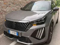 Usata Peugeot 2008 Active 136 CV (100 kW) 2025 Grigio SUV