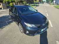 Usata Toyota Auris Hybrid Lounge 99 CV (72 kW) 2015 Blu/azzurro Berlina