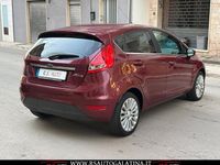 Usata Ford Fiesta Titanium 96 CV (70 kW) 2010 Viola Utilitaria
