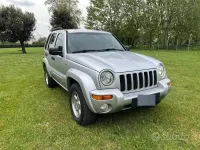 Usata Jeep Cherokee 163 CV (119 kW) 2004 Grigio SUV