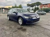 Usata VW Golf VIII Life 131 CV (96 kW) 2021 Blu/azzurro Utilitaria