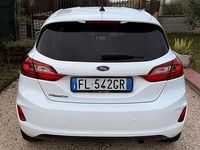 Usata Ford Fiesta 100 CV (73 kW) 2017 Bianco Berlina
