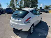Usata Lancia Ypsilon Silver 69 CV (50 kW) 2016 Bianco Utilitaria