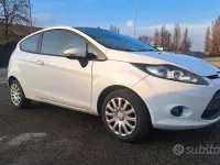 Usata Ford Fiesta 68 CV (50 kW) 2010 Bianco Berlina