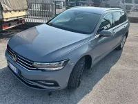 Usata VW Passat Business 122 CV (89 kW) 2022 Moonstone grey pastello Station wagon