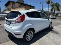 Usata Ford Fiesta Titanium 95 CV (69 kW) 2015 Bianco Utilitaria