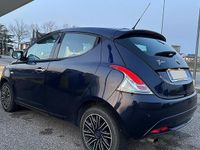 Usata Lancia Ypsilon Gold 69 CV (50 kW) 2018 Blu Utilitaria