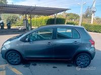 Usata Toyota Yaris 69 CV (50 kW) 2009 Grigio Utilitaria