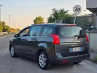Usata Peugeot 5008 112 CV (82 kW) 2012 Grigio Monovolume
